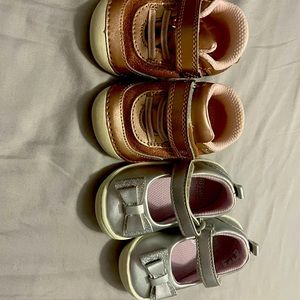 Girls Infant size 3 and size 3.5 stride rite shoes rose gold and silver
